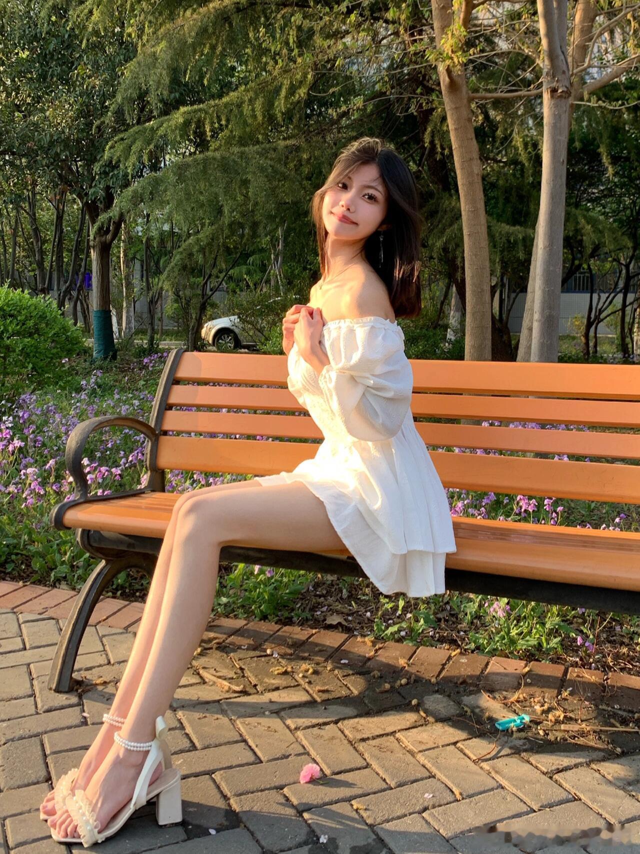 身材纤细的骨感美！