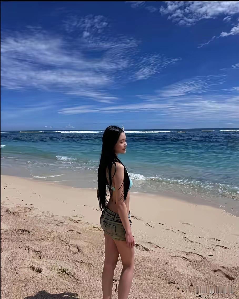 同是父亲，许雅钧和小沈阳的区别太大了许雅钧对于女儿们的穿着打扮越清凉越好，从不