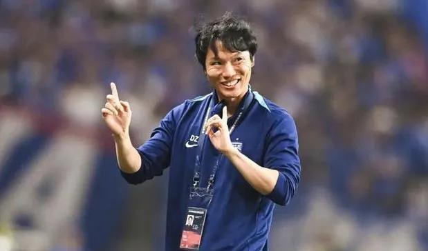 邓卓翔也拉不回武汉观众！武汉三镇2：0胜青岛海牛，赢球是赢球了，可是主场观众8