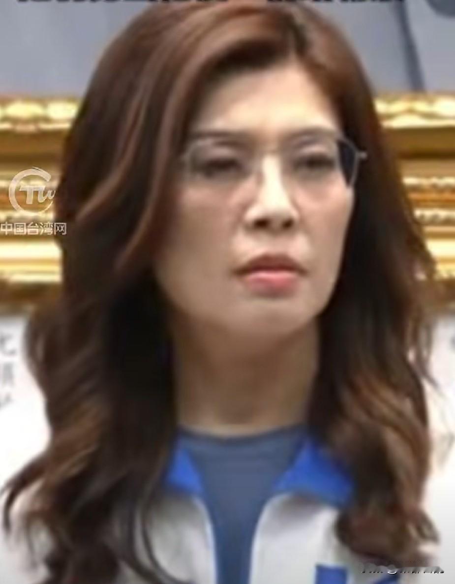 一出彰化县长提名，郑丽文和王慧美双双被舆论裹挟。与其在脸书或记者会上，以文字拌扯