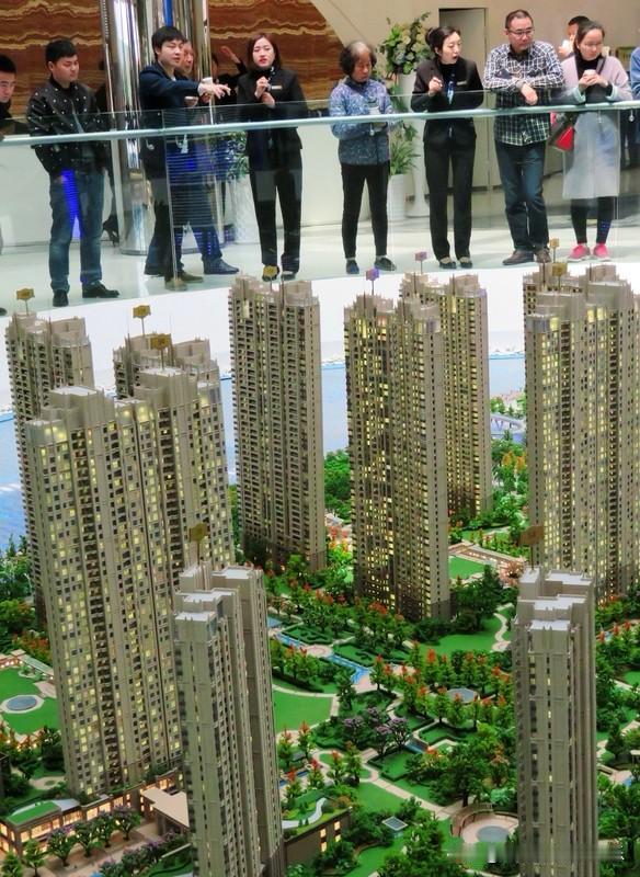 洛阳楼市现在也算是回归平静了。现在洛阳房产中介让洛阳那些购房者买房的时候也不好