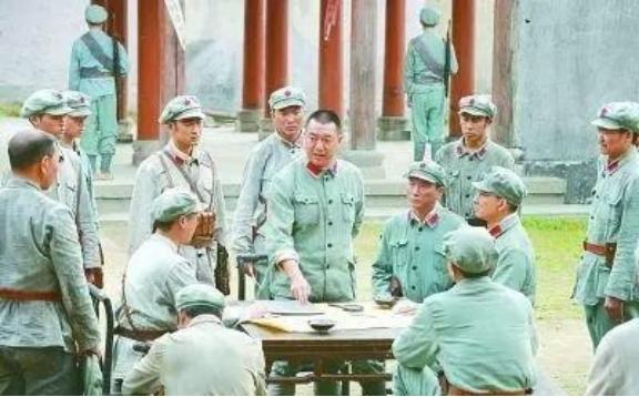 5位没有留下子女的开国元勋：     1.周恩来总理和邓颖超夫妇没有留下子女