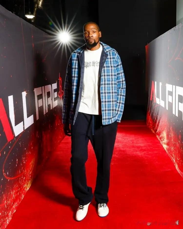 下面是一条关于火箭超级巨星杜兰特的新消息！明天火箭将会在客场挑战勇士，让人感到特