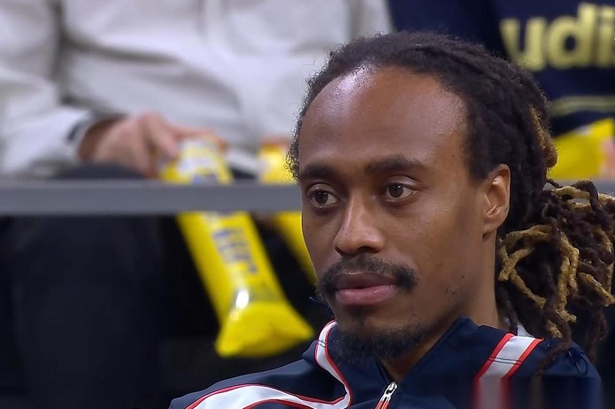 家人们谁懂啊！CBA广东队和青岛队的比赛还没开打，首发阵容一出来，直接给我看懵