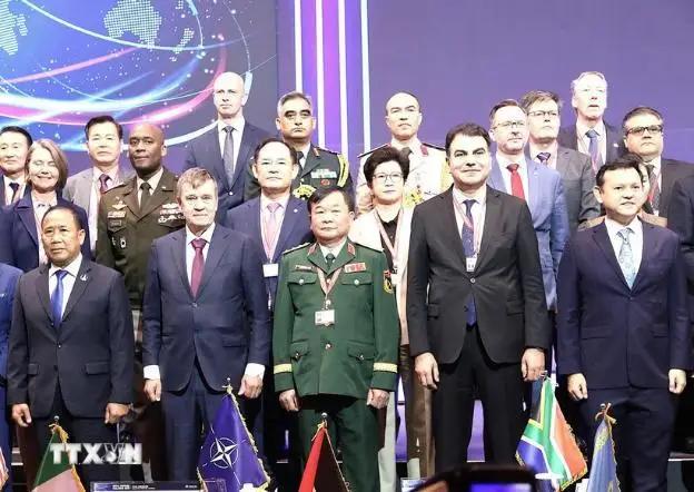 越南和韩国怎么就不对付上了？既然是“性骚扰”，就应固定证据，第一时间报警，可