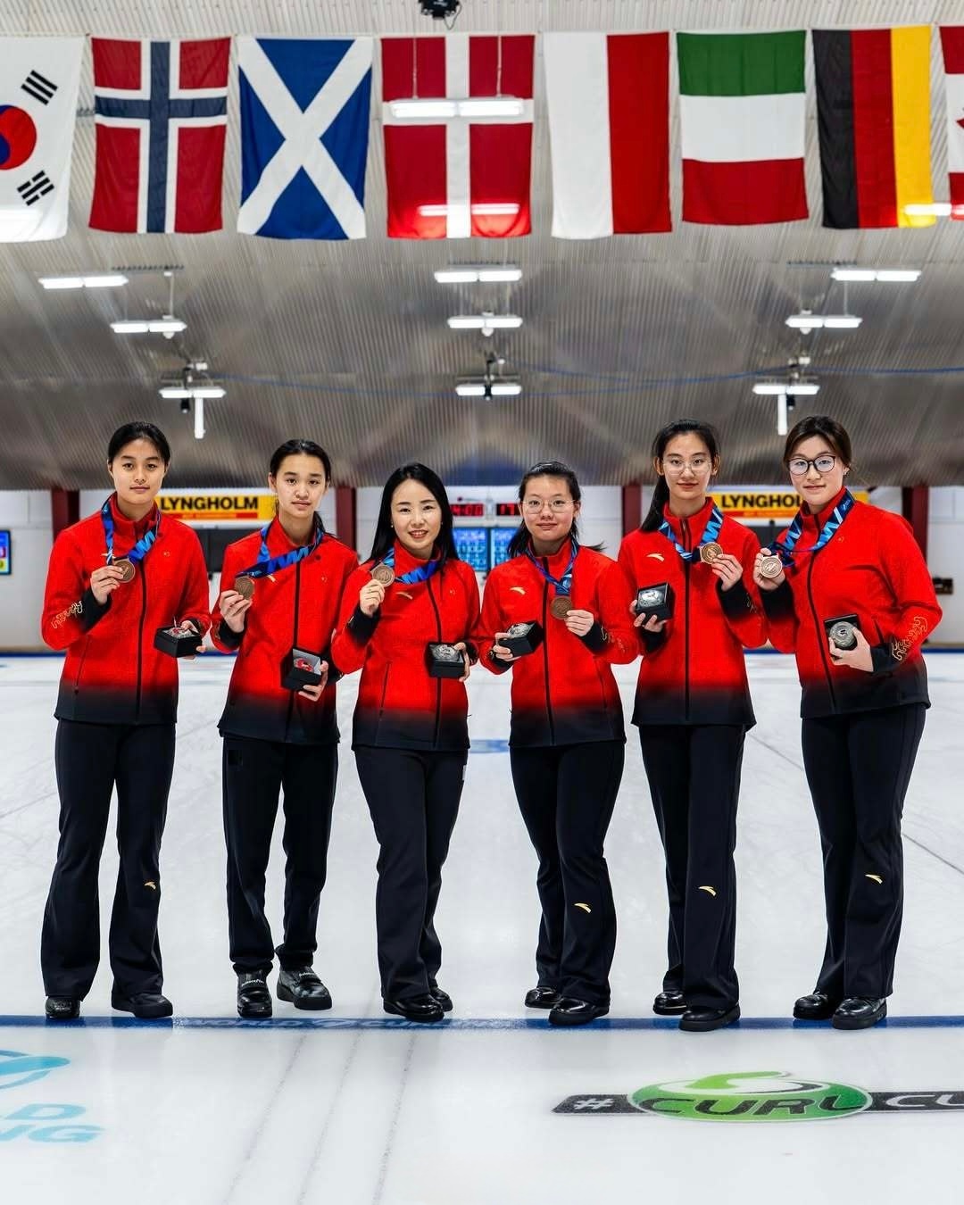 中国青年女子冰壶队本周获得世青赛的铜牌🥉追平历史最好成绩✅左三这位大家认出来是