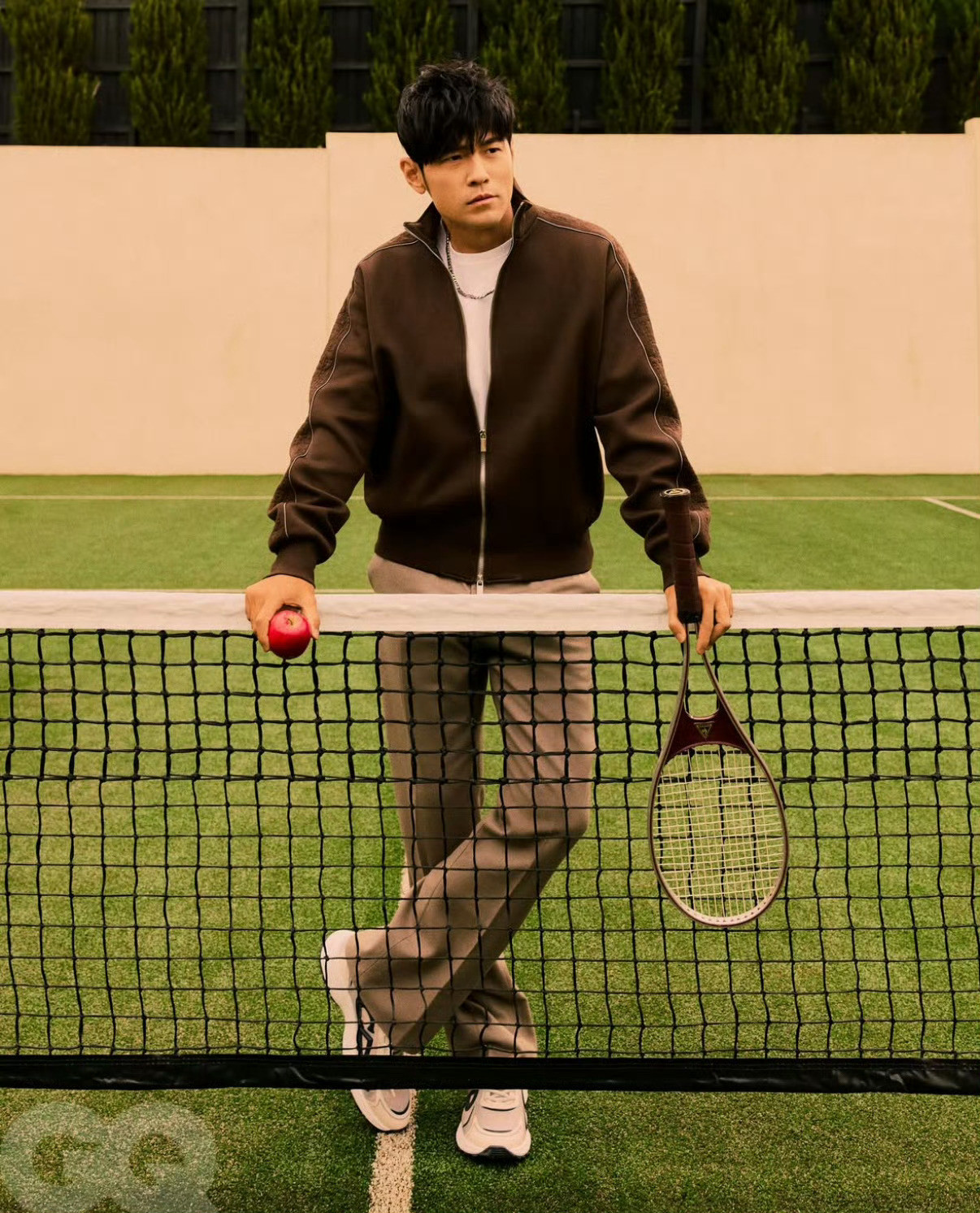 哎呦不错哦😎你伦也是解锁了网球主题封面🎾这套从妆造、状态都很青春阳光，瘦了好