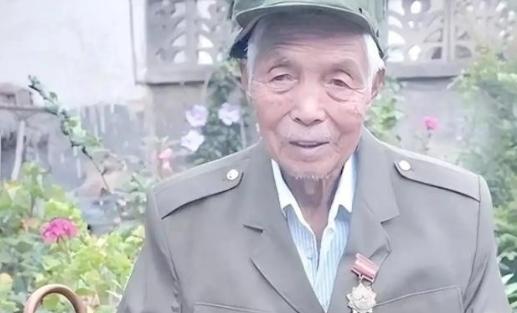 被越南女兵抓去当"压寨丈夫"13年，他回国后说：我还想接她们回来。197