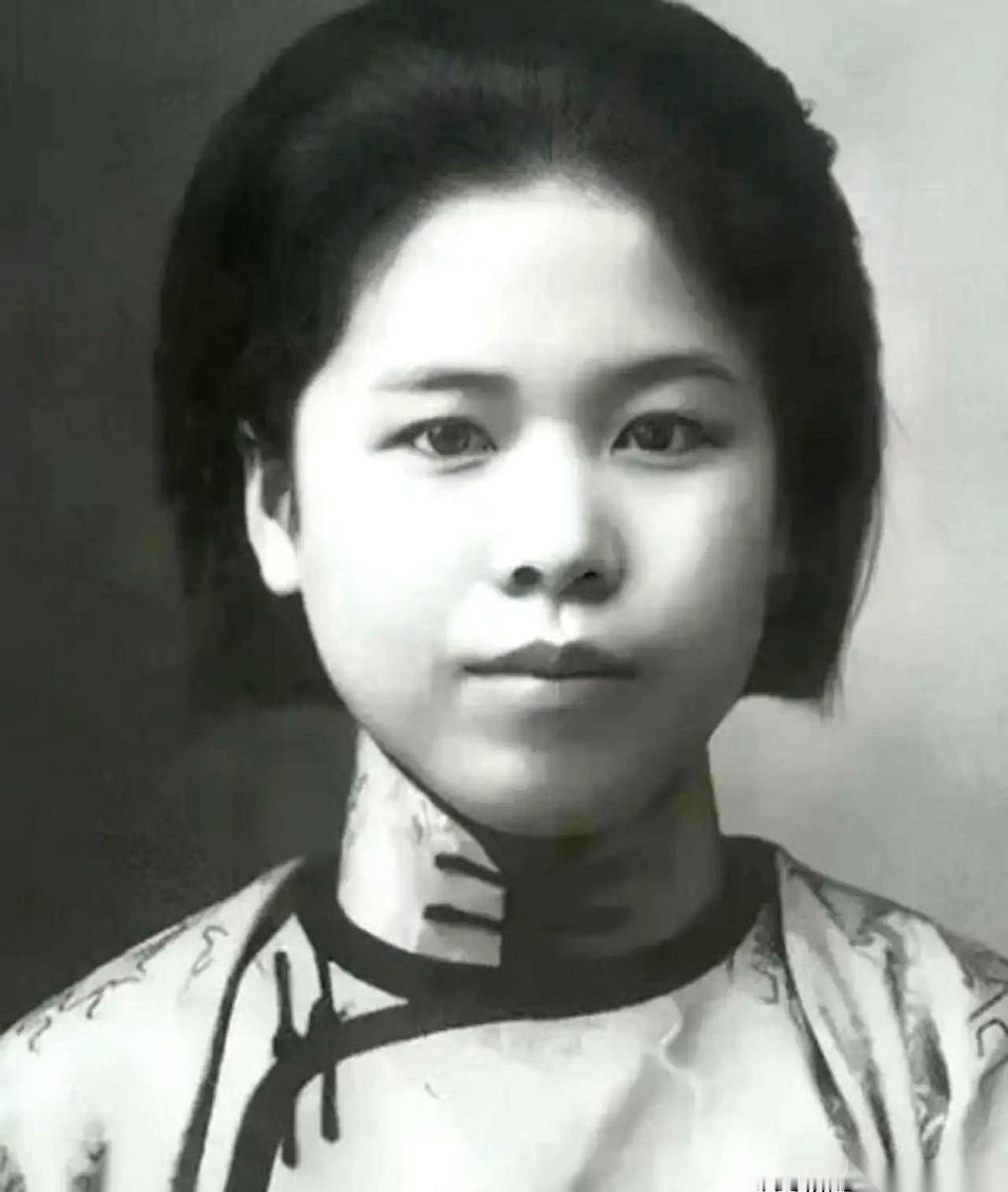 翻开重庆解放后的特务审讯档案，1947年春节前的一场暗杀，冷血得让人发指。几个