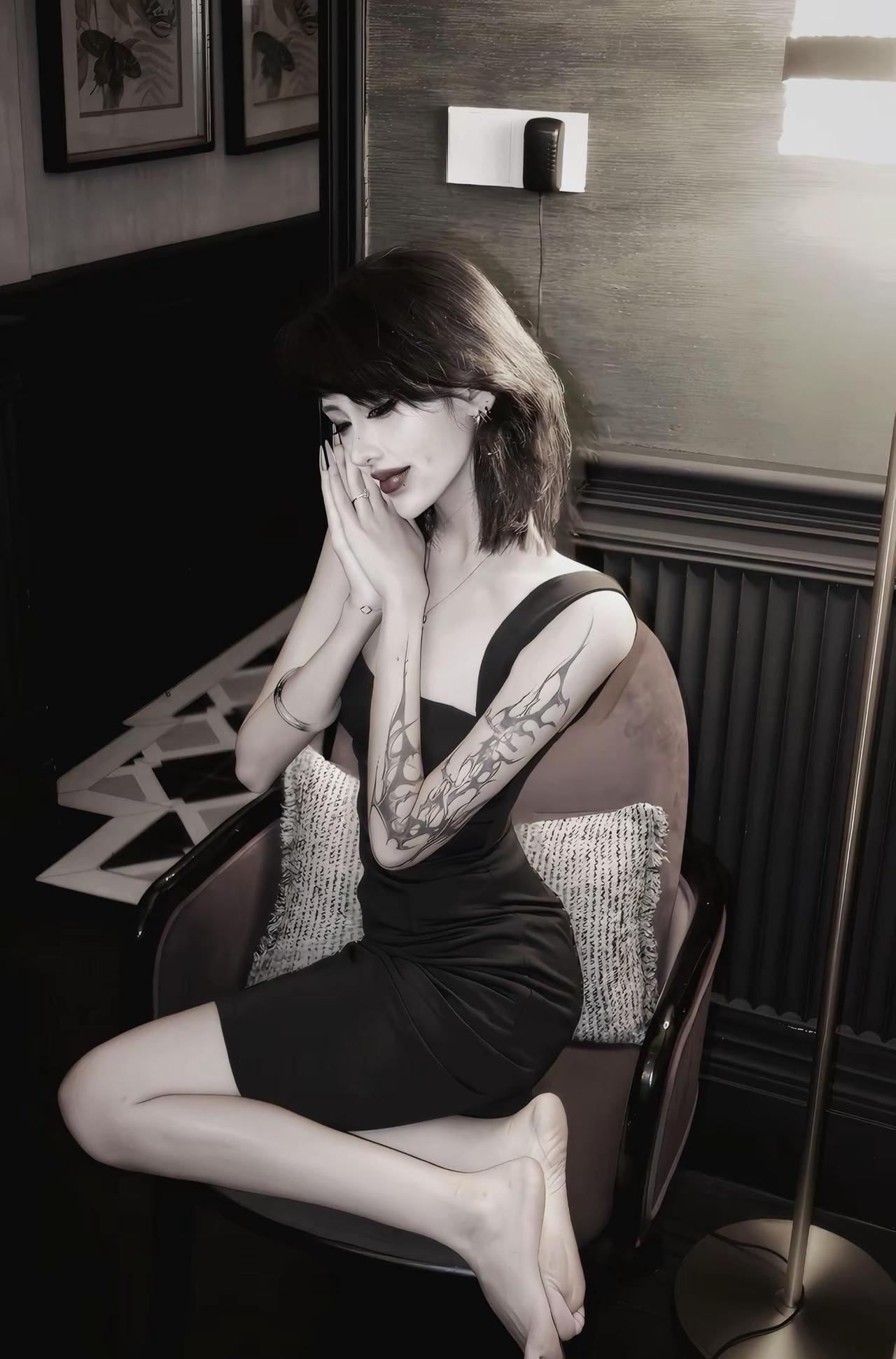 我笑的要那个过去了a妹a妹坐姿欧美全球时尚