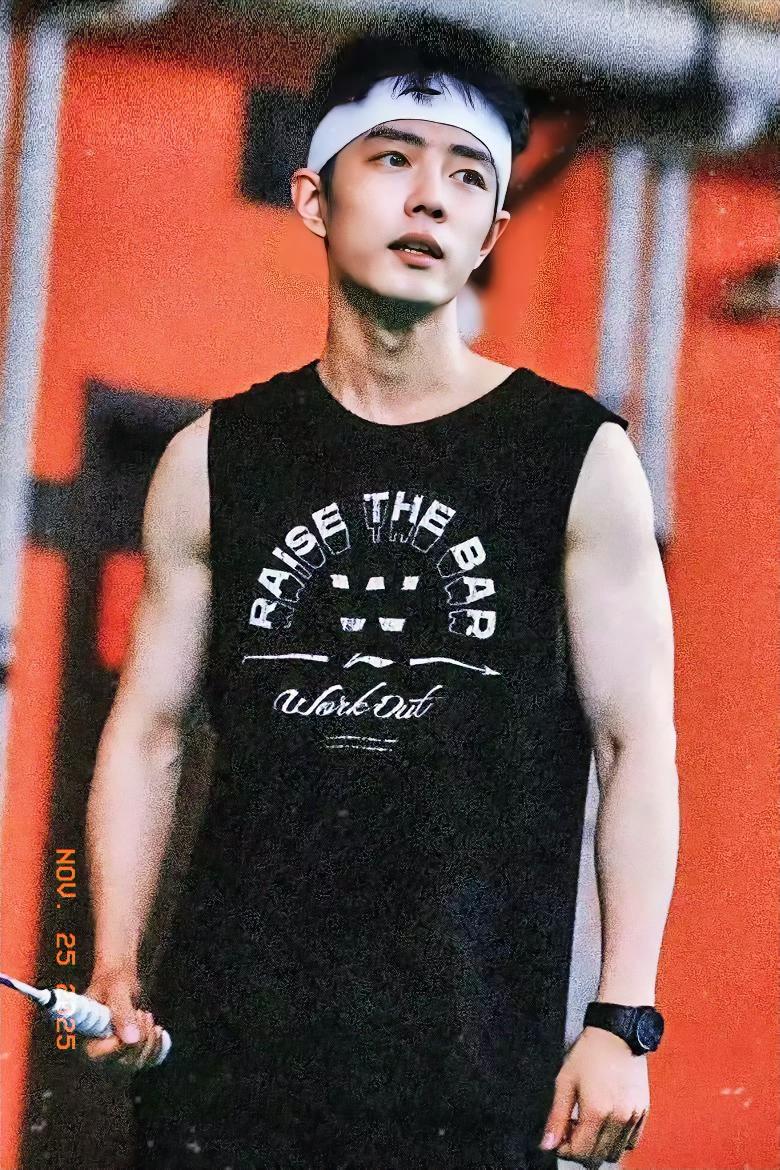 肖战久违离组！机场路透帅炸澳门TODS活动将解锁"刘峥亮"新状态，神图预定？