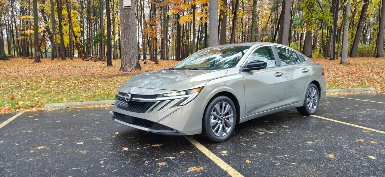 2026款日产Sentra，国内名为轩逸，这外观一言难尽啊！大家觉得呢？海外版