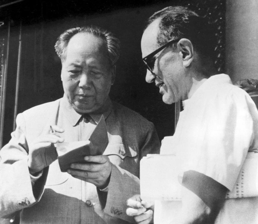 1945年，一个12岁的昆明女孩被美军卡车碾死，美军军法处只判赔26美元。女孩的
