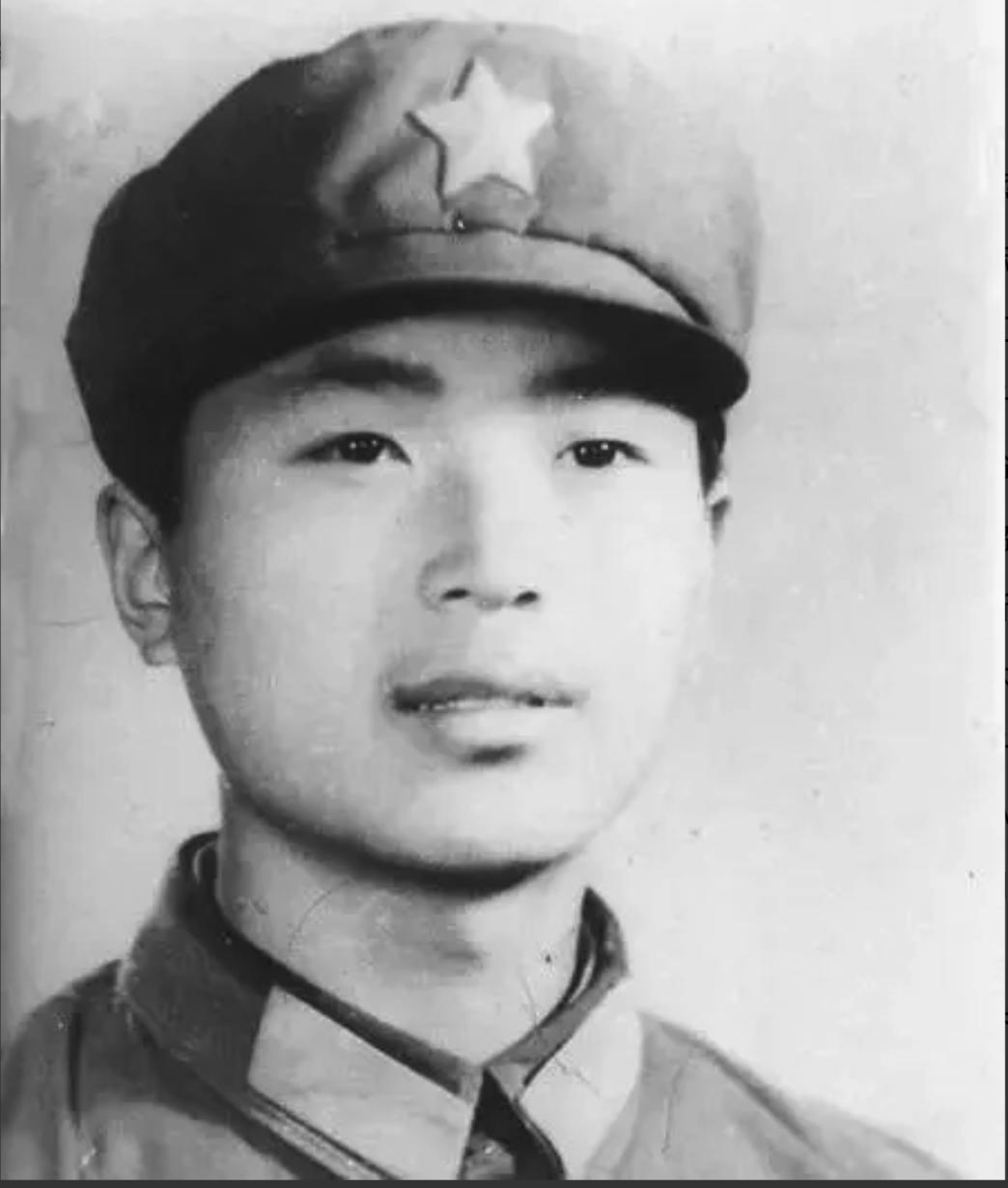 1985年，老山前线，17岁战士顾克路，被越军炮弹炸成“两截”，副连长孙兆群大喊