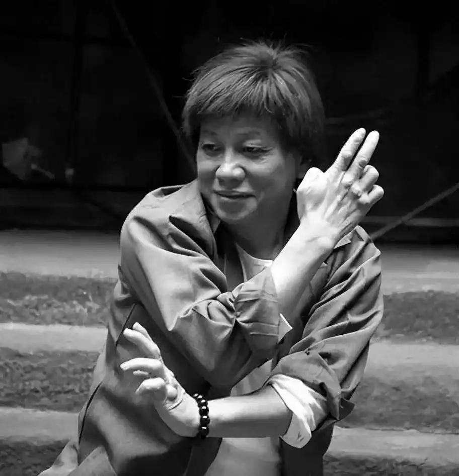 梁小龙离世后，经纪人整理他的遗物时，才发现一本十几年的账本，记录了借给徒弟、身边