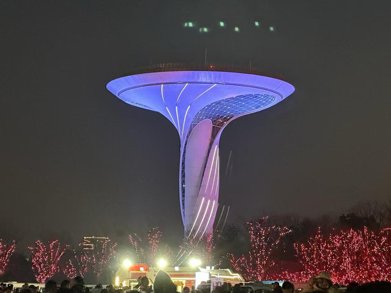 一家三口去了目前合肥最火的骆岗中央公园，骆岗公园一点玩头没有，除了大。不好玩