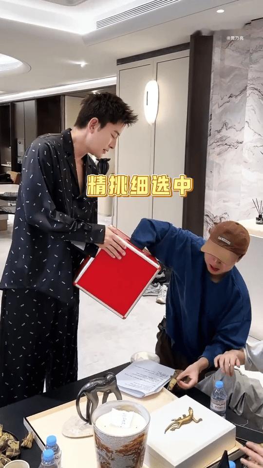 贾乃亮公司还缺人吗连团建都像朋友聚会一样松弛自在，老板没架子福利还到位，上班完