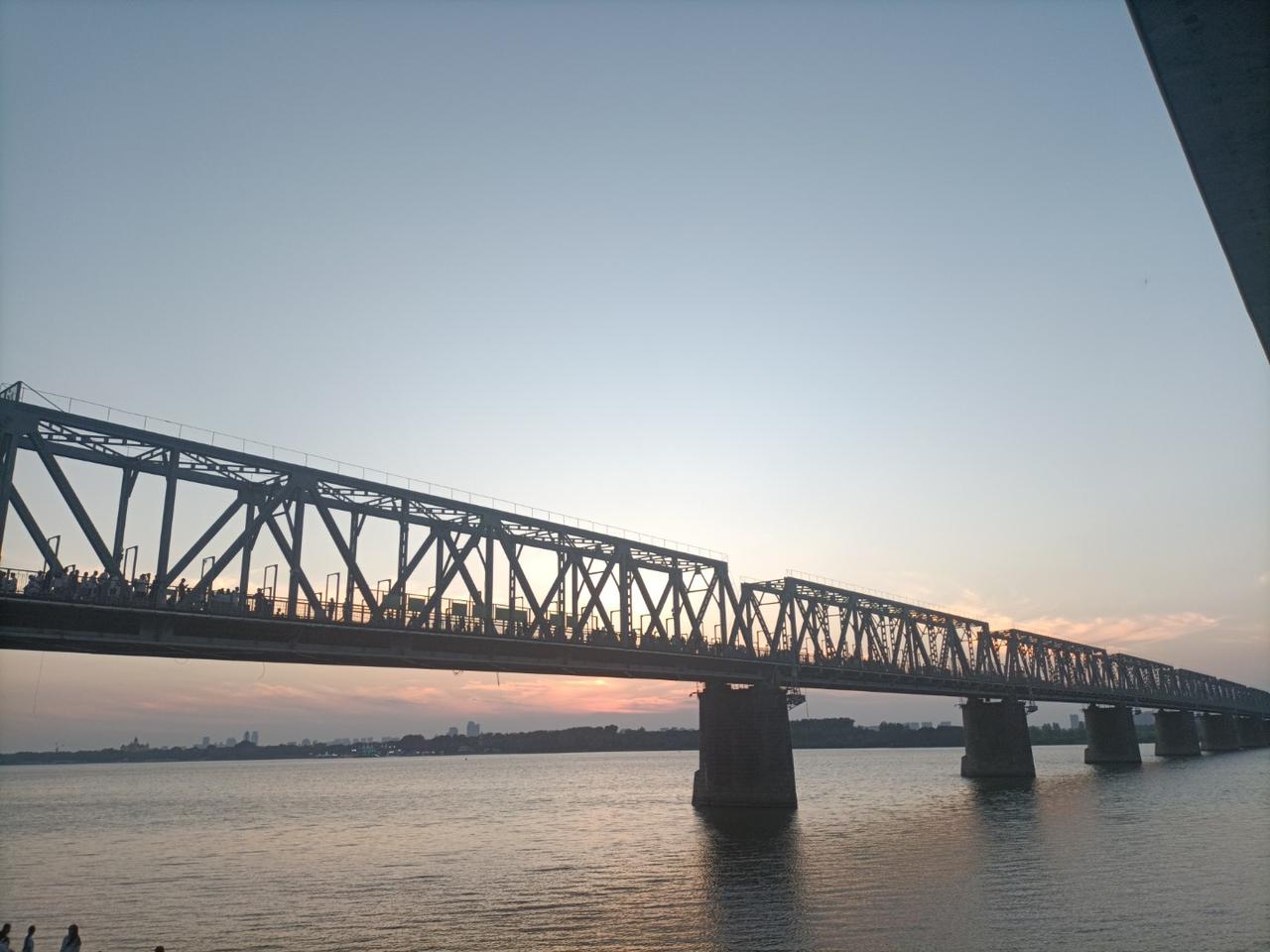 刳仇食肝谢混是东晋名相谢安的孙子，他的父亲谢琰在淝水之战中立下大功，被封为