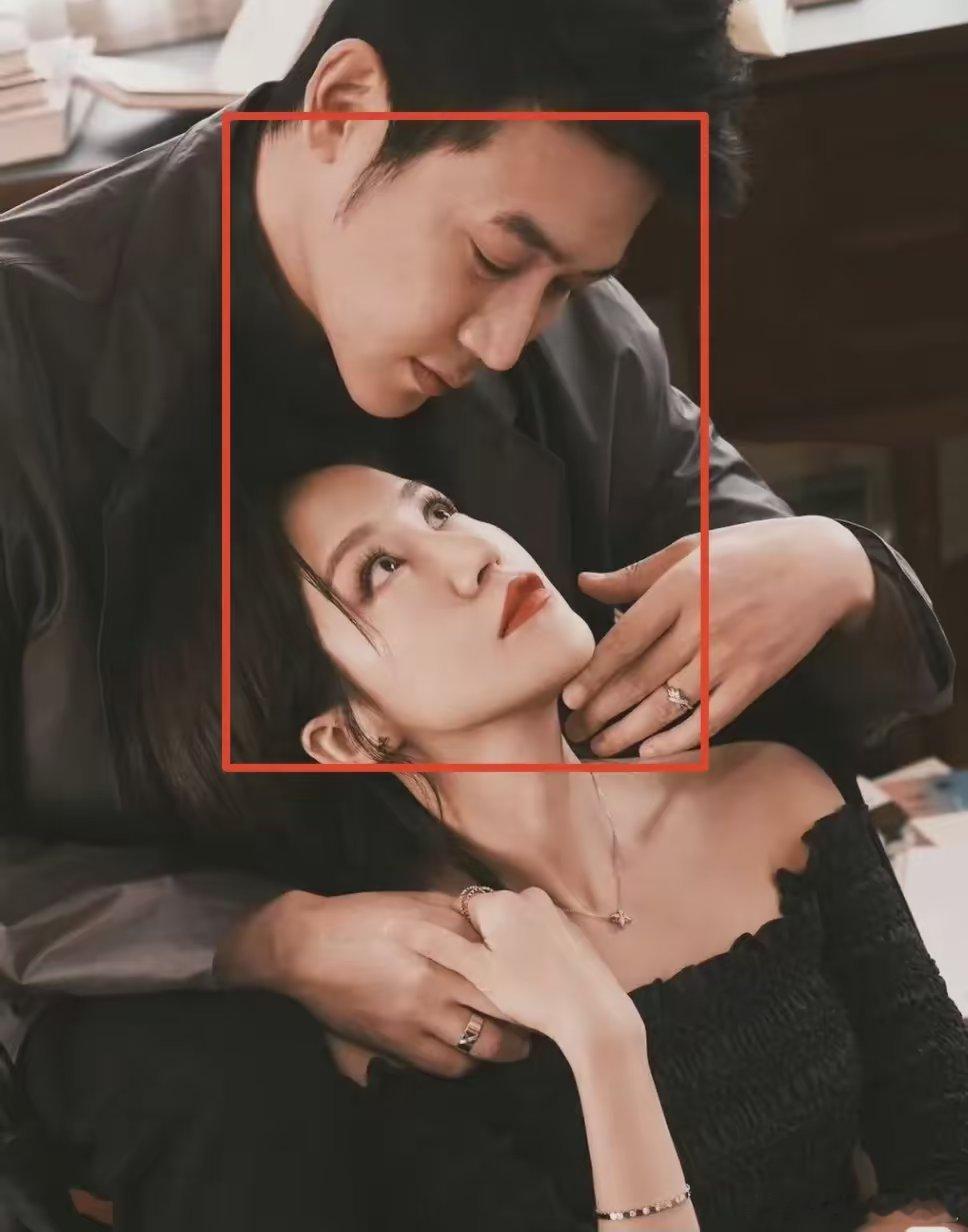 这下好了，不仅老师知道了，就连全国人民都知道了，陆毅上课不看老师老看鲍蕾哈哈哈！