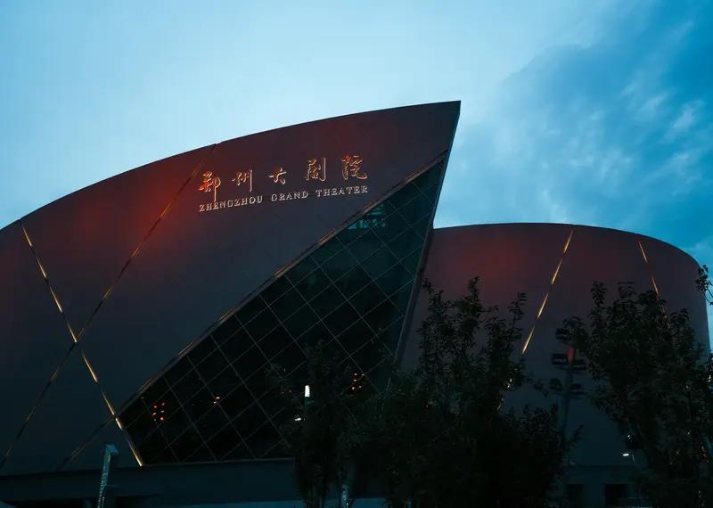 德云社郑州专场杀疯了！男粉喊话于谦笑翻全场，老郭官宣分社引爆万人狂欢德云社