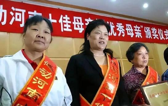 “太感人了”河南男子刚被砸伤入院，妻子当场说：“拔管”。丈母娘拼命摇头，哭着哀求