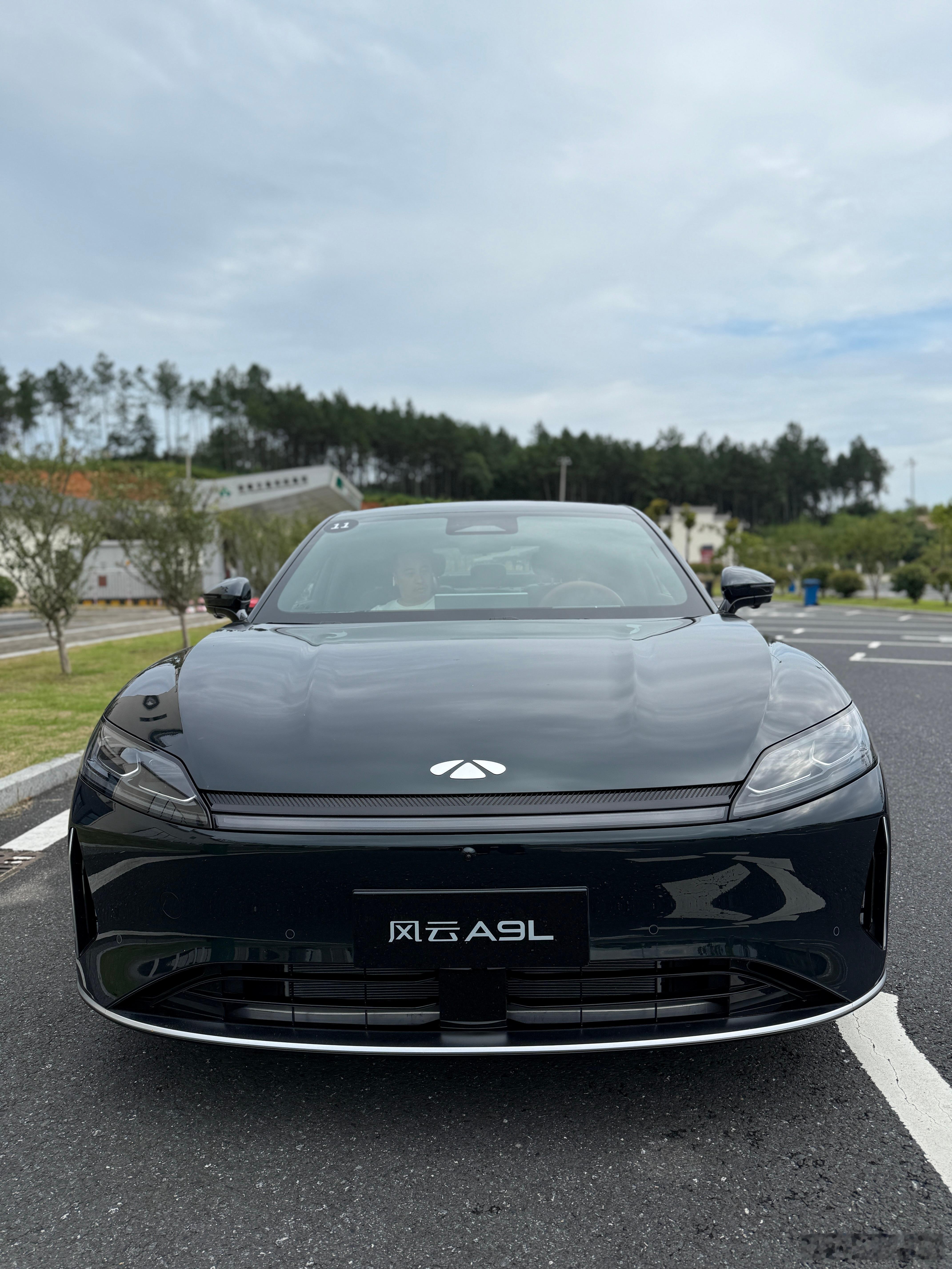 开A9L跑了两百来公里，一直用这套猎鹰500，变道，超车，避让大车，大曲率弯道，