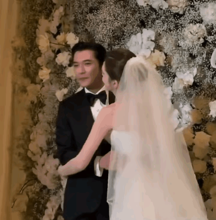 看到邱泽结婚现场，终于明白唐嫣有多幸运，如果没分手，如今婚礼现场被敷衍的就