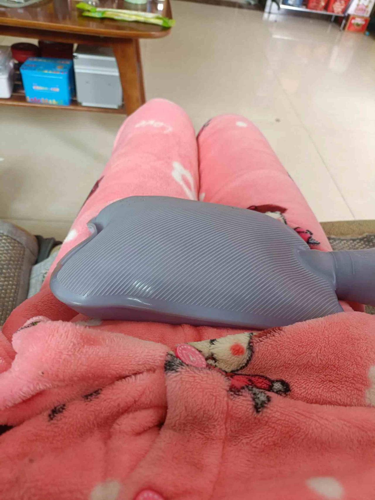 我姑姑在三甲医院里面做医生的，说实话，她真的不差钱，但是她从来都没有买过盐袋，电