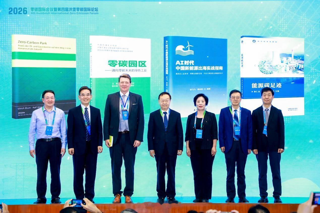 全球柴油价格为什么暴涨柴油，是流淌在现代工业血管里的血液。卡车驰骋公路，农机耕耘田野，工厂轰鸣运转，