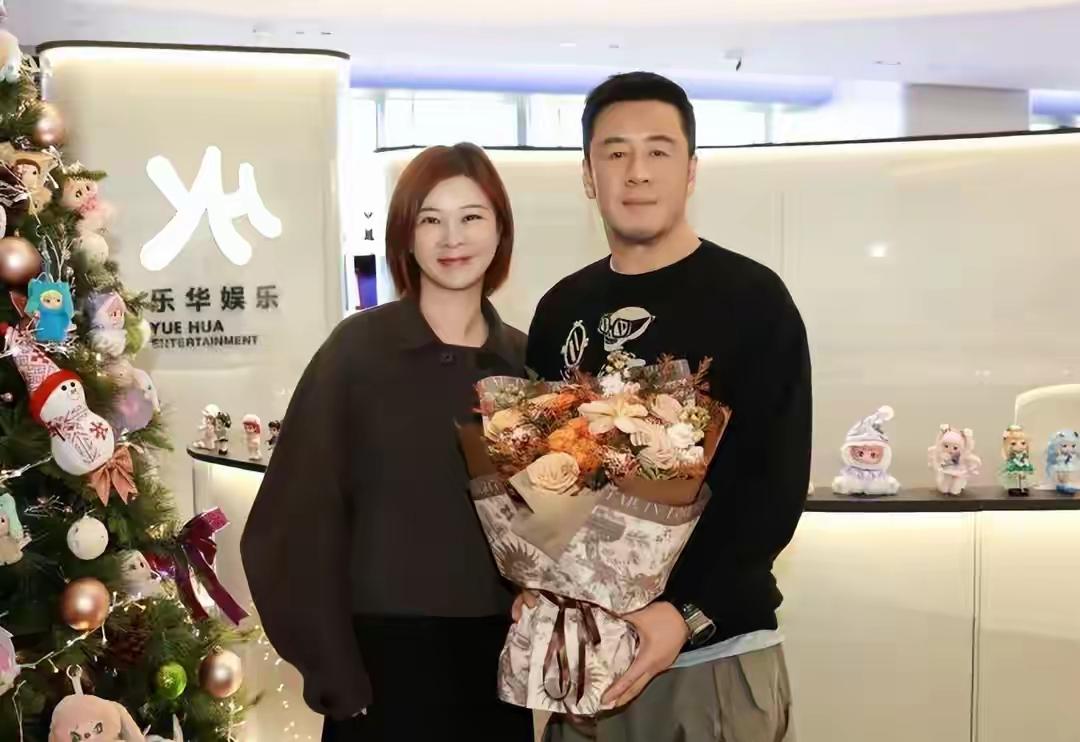 杨坤签约加入乐华，说实话替杜华捏了一把汗。现在的杨坤，一直处于半过气的阶段，