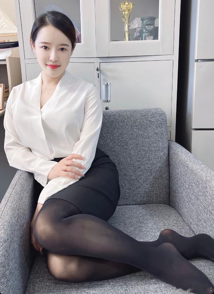 白衬衣黑丝袜​​​