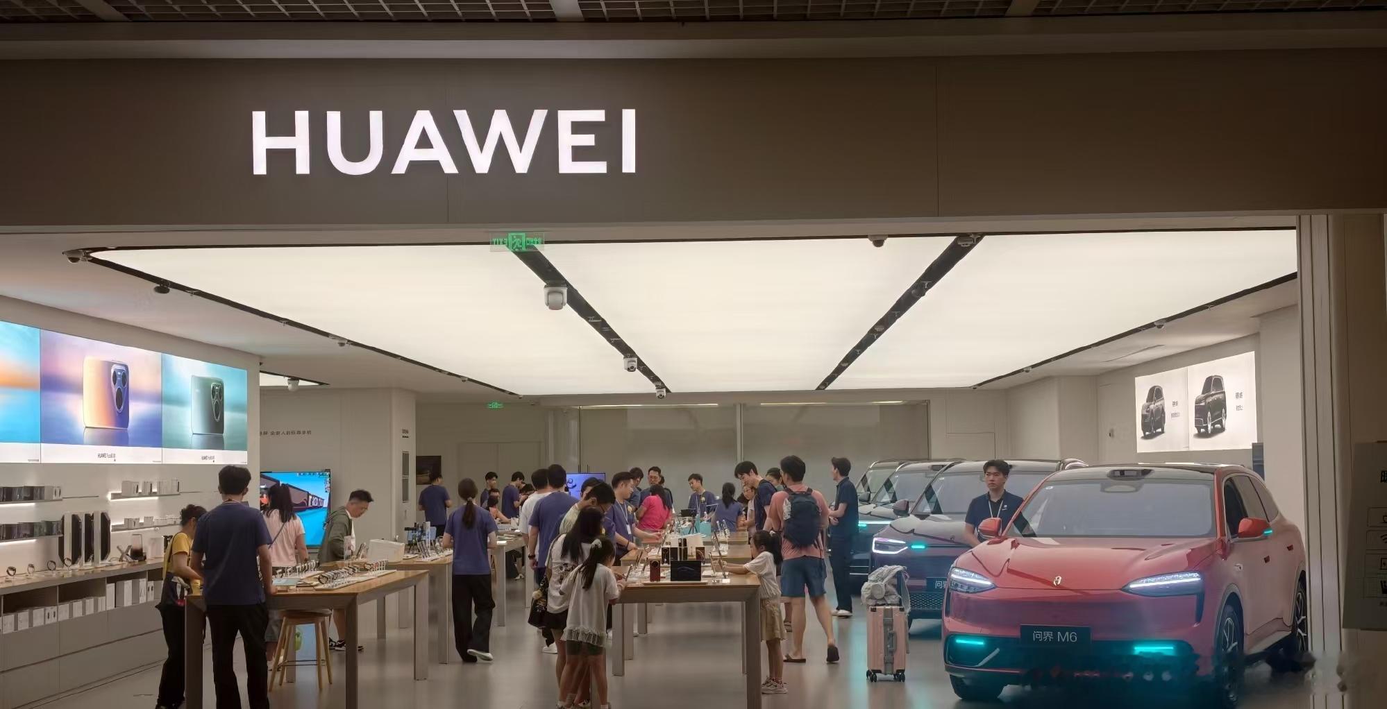 问界撤出华为门店这事，本质就一句话：赛力斯终于要自己走路了。说是“撤出”，其实赛力斯官方否认了，准确