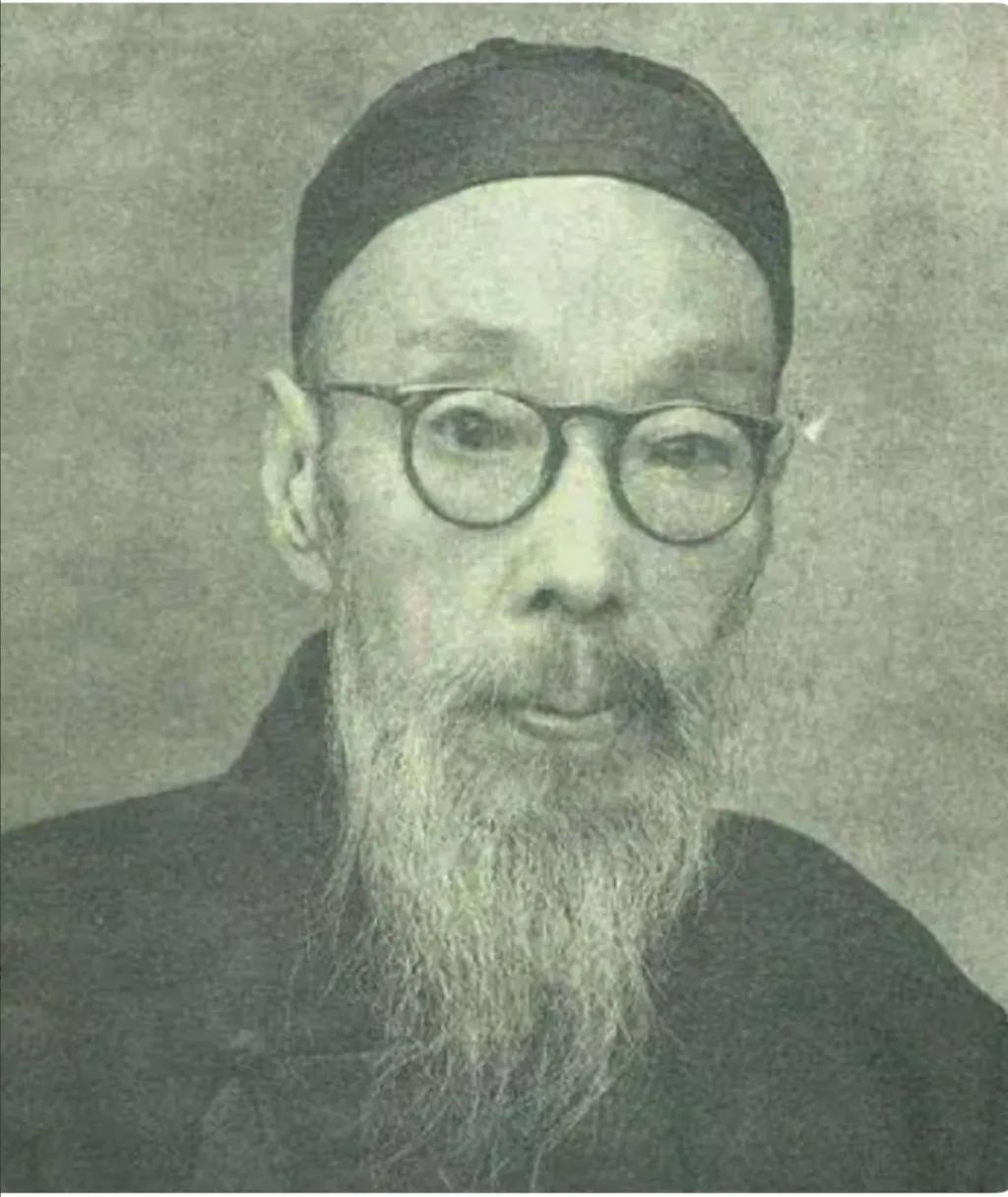 1935年，毛泽东大渡河陷死局，这时，李富春跑来说：“主席，一名晚清90岁秀才，