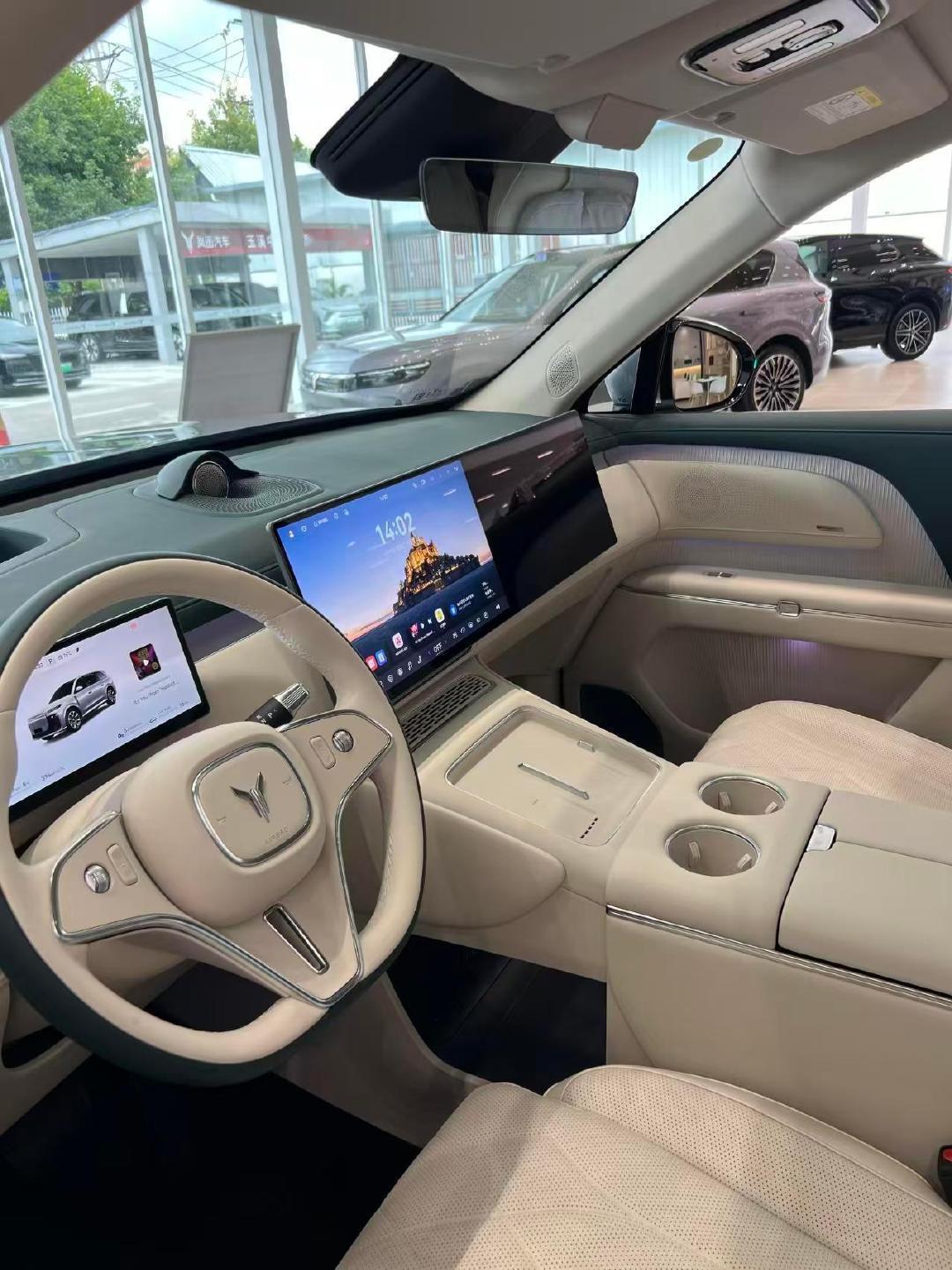 5米2全尺寸大五座SUV，华为乾崑智驾ADS四激光雷达方案，中国首款量产三腔空悬，纯电727公里、增