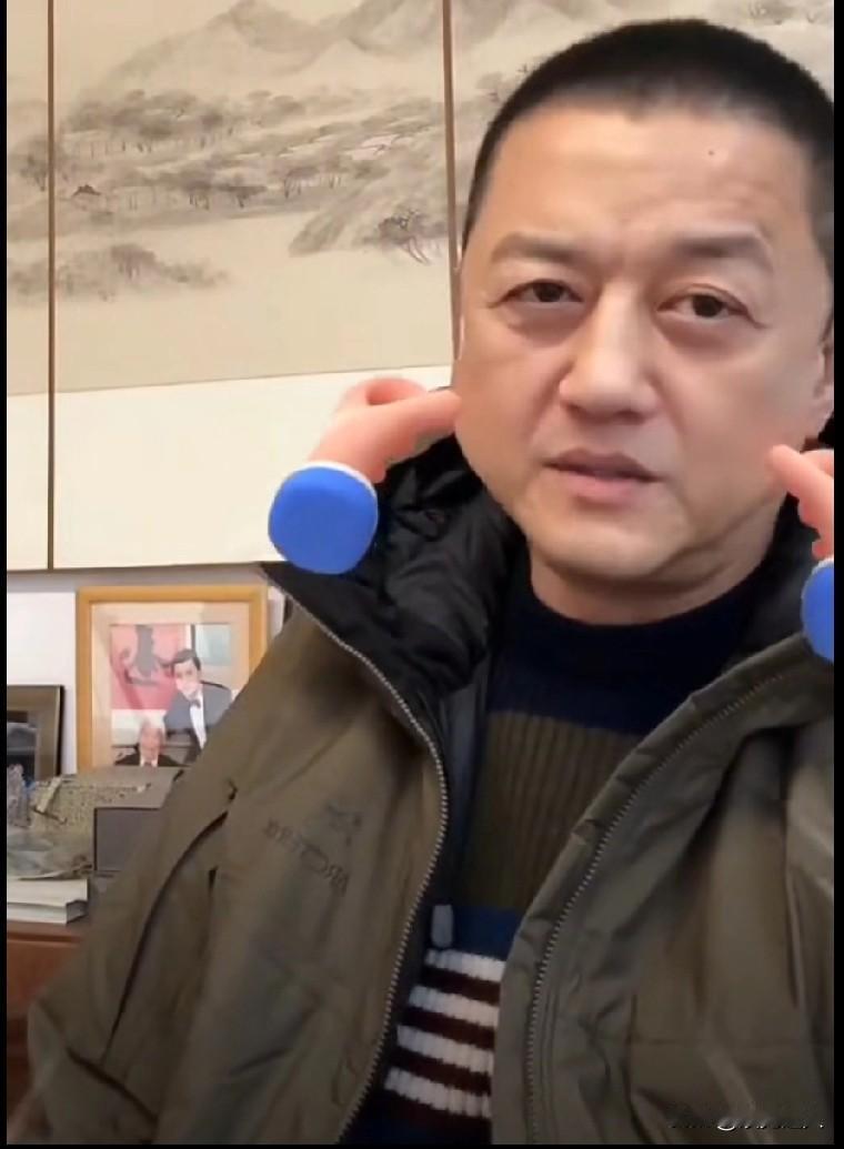 那么多身价百亿的富人，那么多自称有社会担当的企业家，为什么偏偏没人帮李亚鹏一把呢