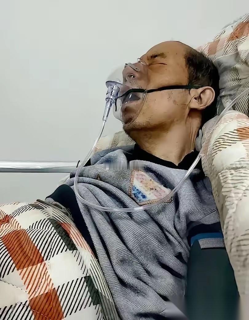 可怜天下父母心。一位48岁的父亲得知自己已是肝癌晚期后，首先想到的是自己拼命攒了