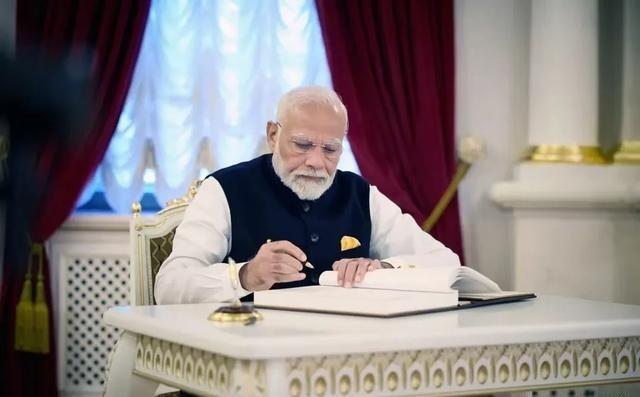 印度这些年，成也中国，败也美国！因为中国的崛起，印度人画的大饼就有了背书。全世界