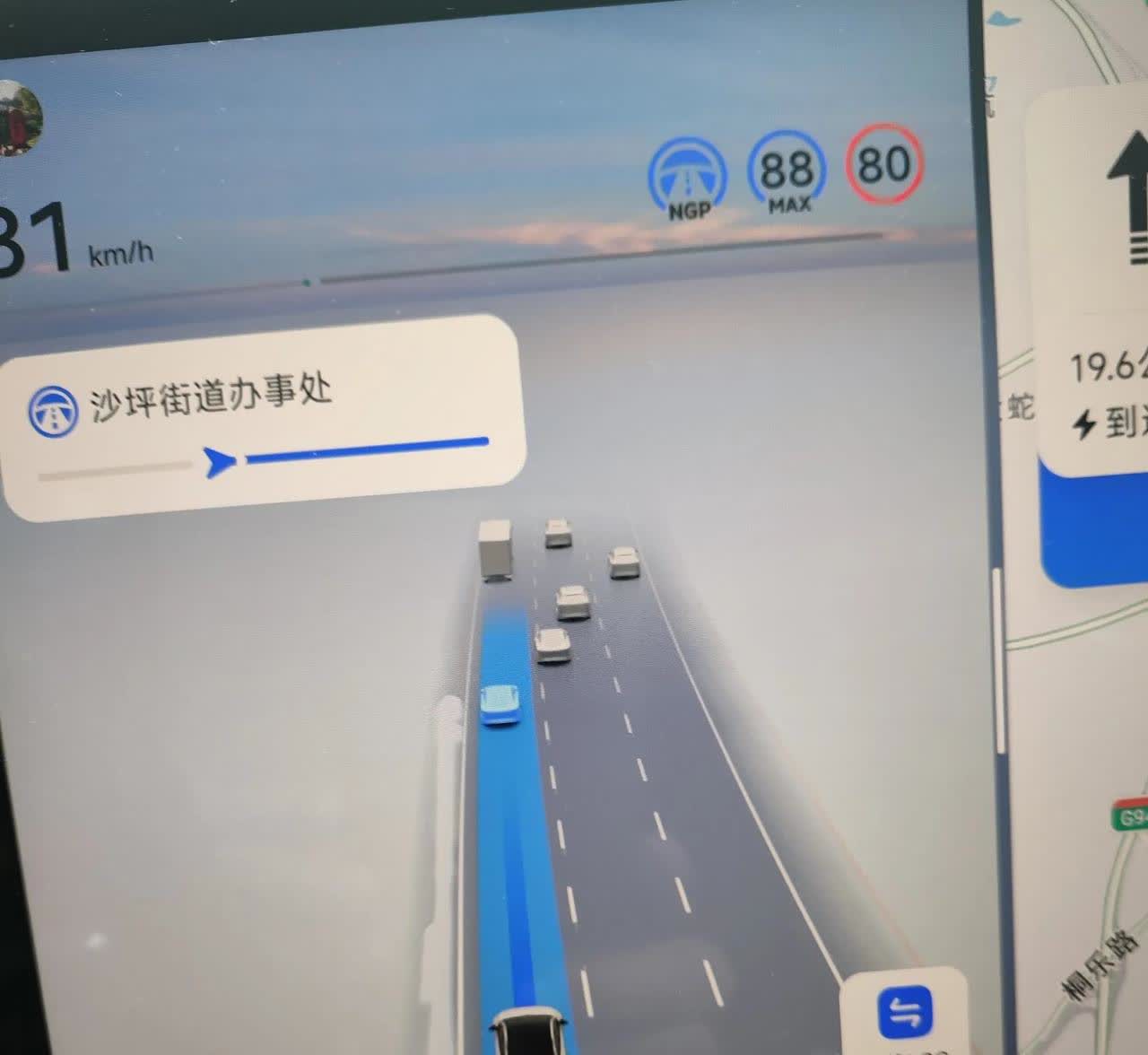 小鹏的激光雷达还是有用的仔细观察一下在隧道或者黑暗的地方，激光雷达会