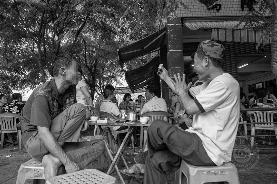 海南封关这两天在网上挺火的，大家都在热议海南要腾飞了。我不由想起了十年前我去海南