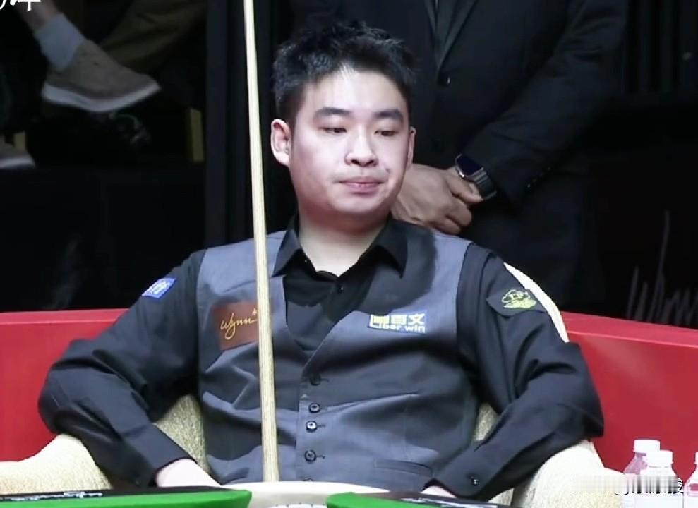斯佳辉4-2战胜刘宏宇，第二个晋级英格兰公开赛32强。这场中国德比出现意外，
