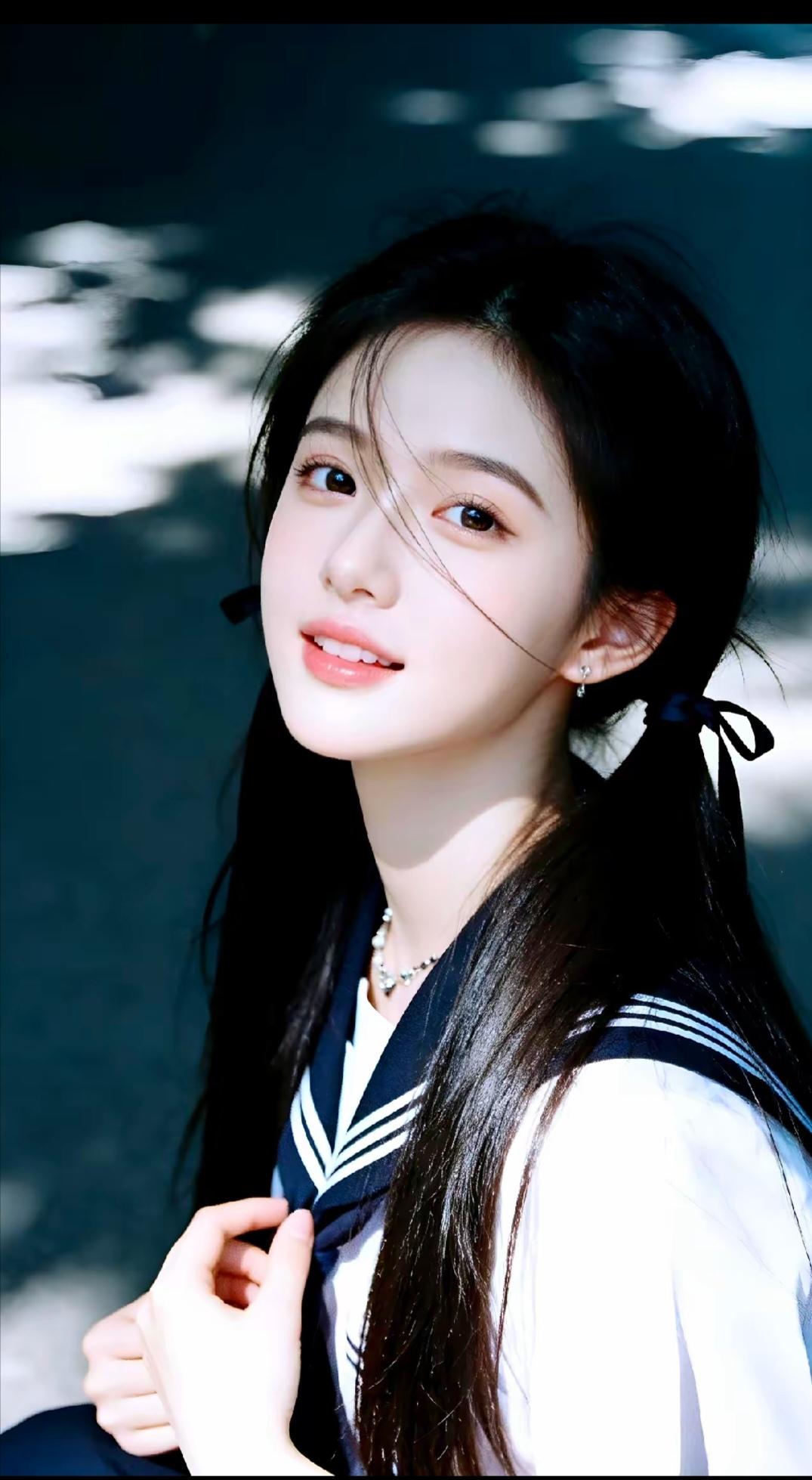 学生时代，你见过这种纯真无邪，魅力无限的女孩子吗？恐怕一眼就足够沦陷了吧[爱心]