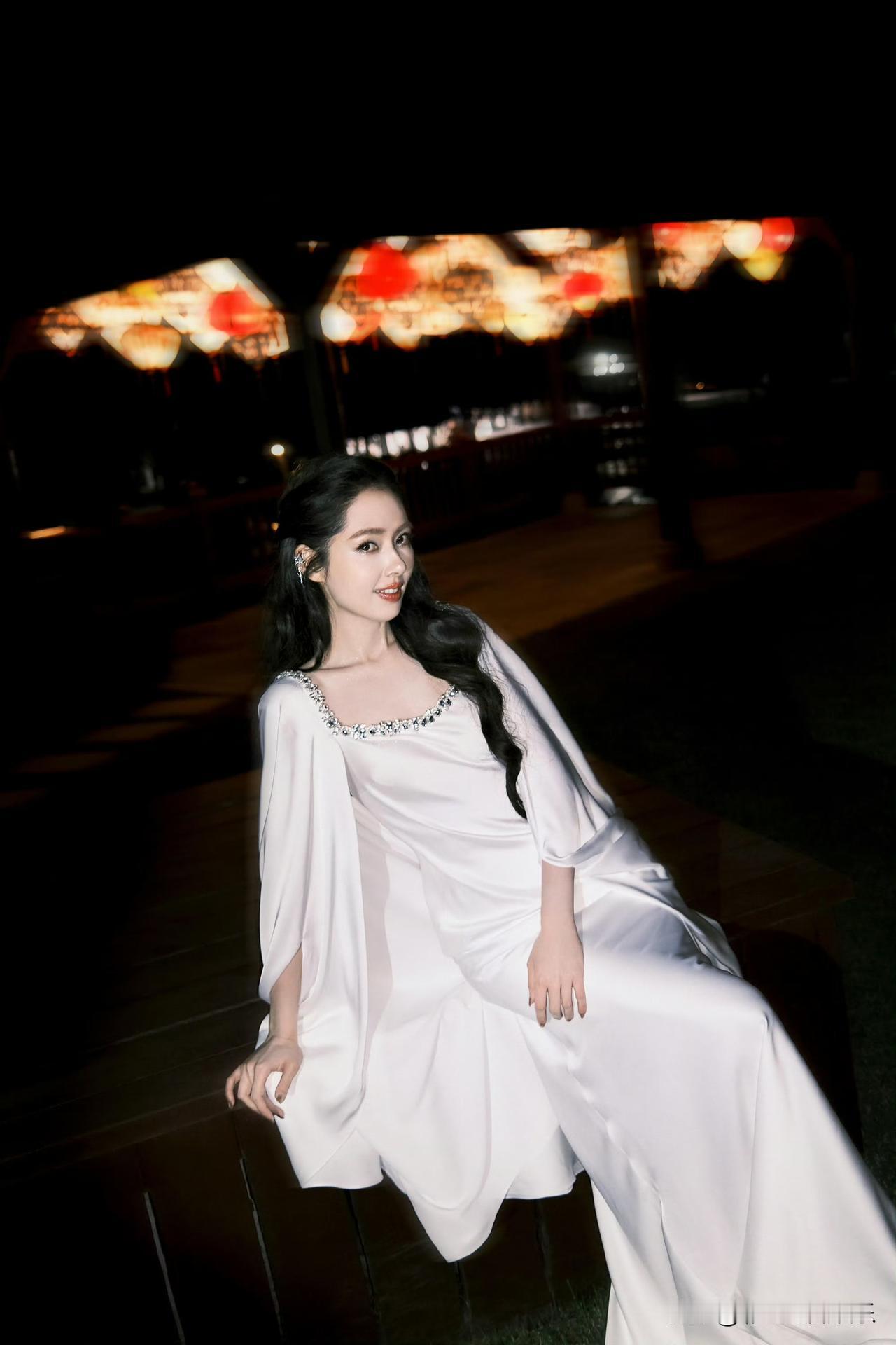 郭碧婷低头了，说向太给她很多钱，他们对孩子也很好，还说婆婆不反对她住在台北。