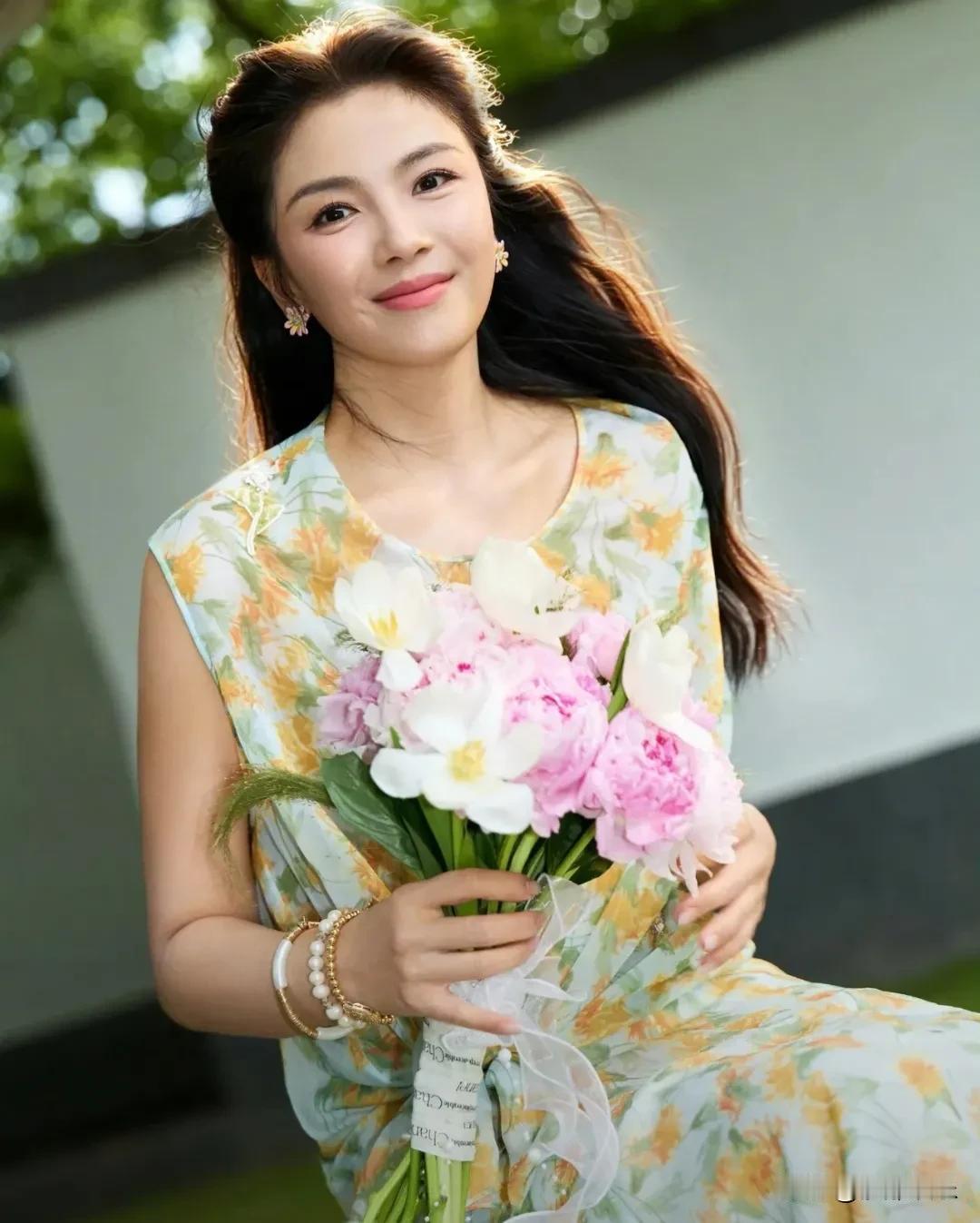 刘涛48岁生日这组图，真的有点东西！7月12日，48岁刘涛引起全网热议！原