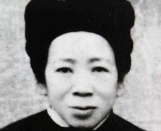 1943年，七千多鬼子将河北兴隆的达峪村围得水泄不通，三百多名抗日将士走投无路之