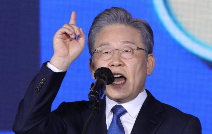 我有预感，李在明才是韩国隐藏最深的一头狼！8月15日，石破茂去靖国神社惨败，韩国