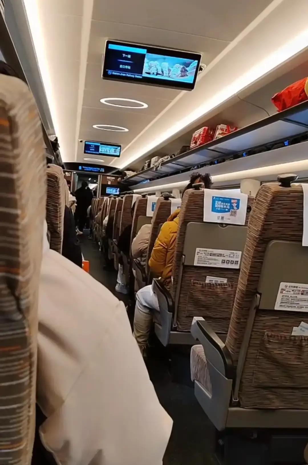 有点看不懂了，都说现在日子越来越好，可回家的路怎么越来越贵了一张机票涨到300