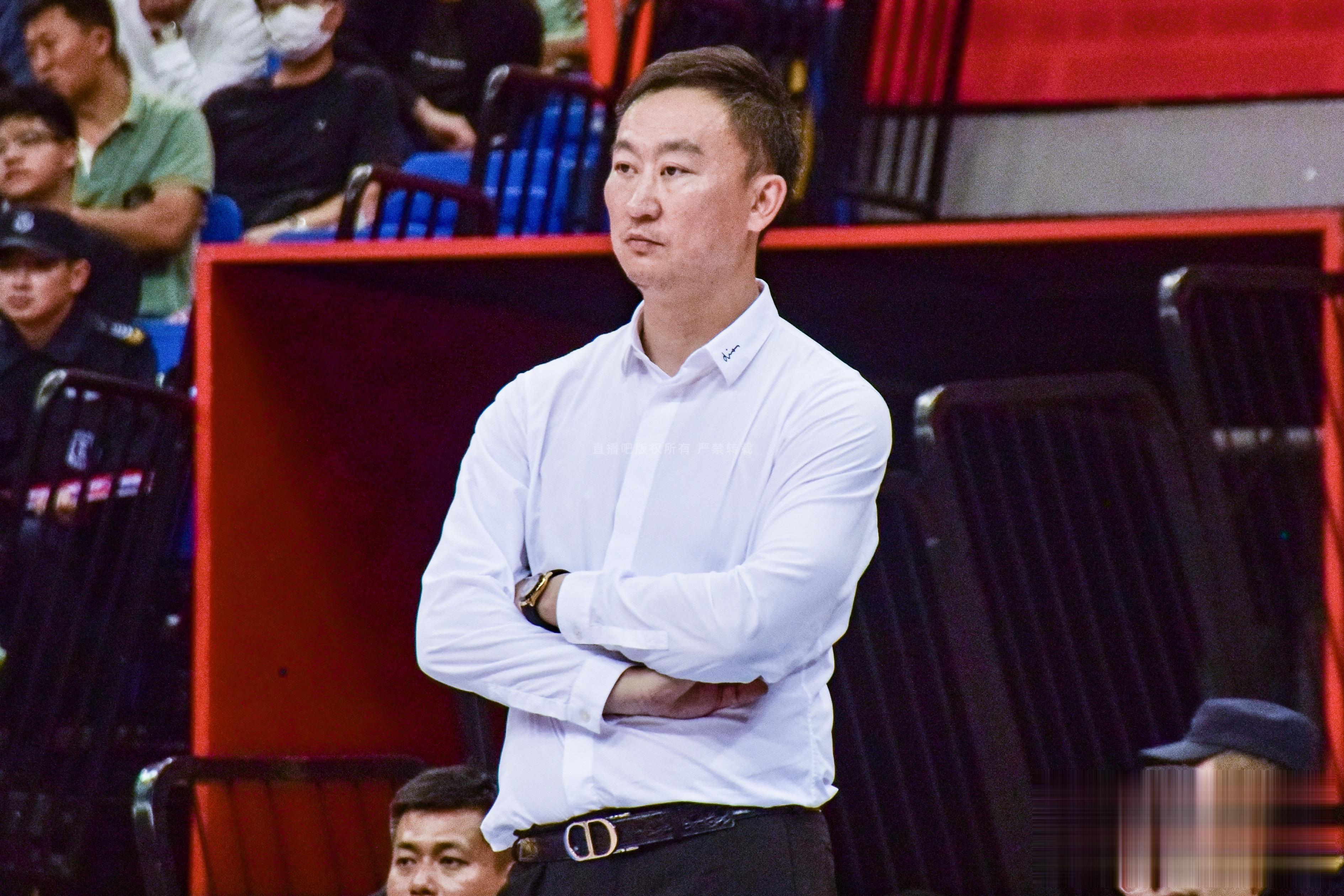 半岛都市报: 新疆男篮状态一般 今晚雄鹰力争首次飞跃天山