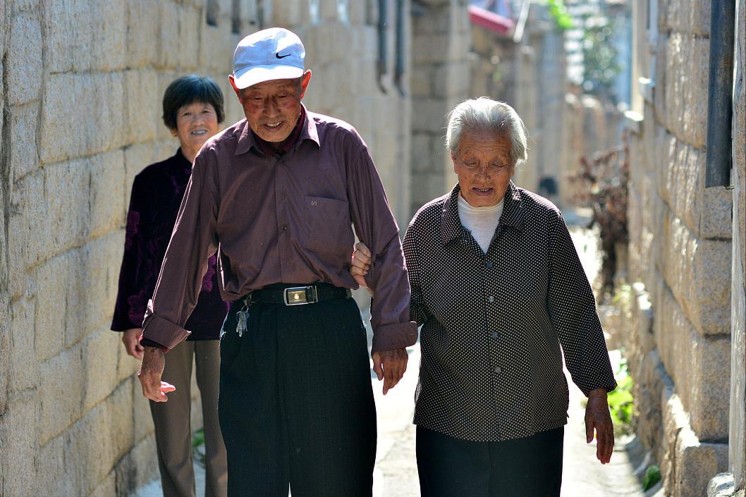 大爷真是人间清醒！杭州一位80岁大伯想立遗嘱：存款留给没领证的“老婆”，女儿也有