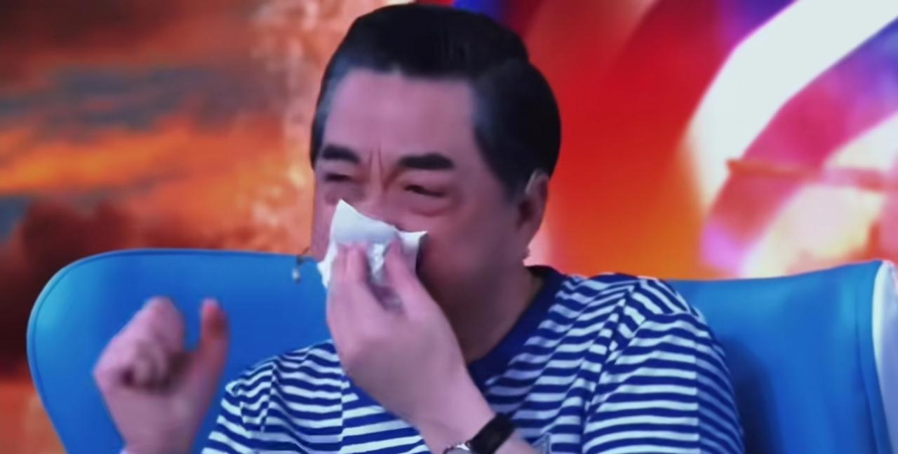 昨天，默默为局座准备了一包纸纸巾……局座是个心情中人。这个退休老头知道弹射消息