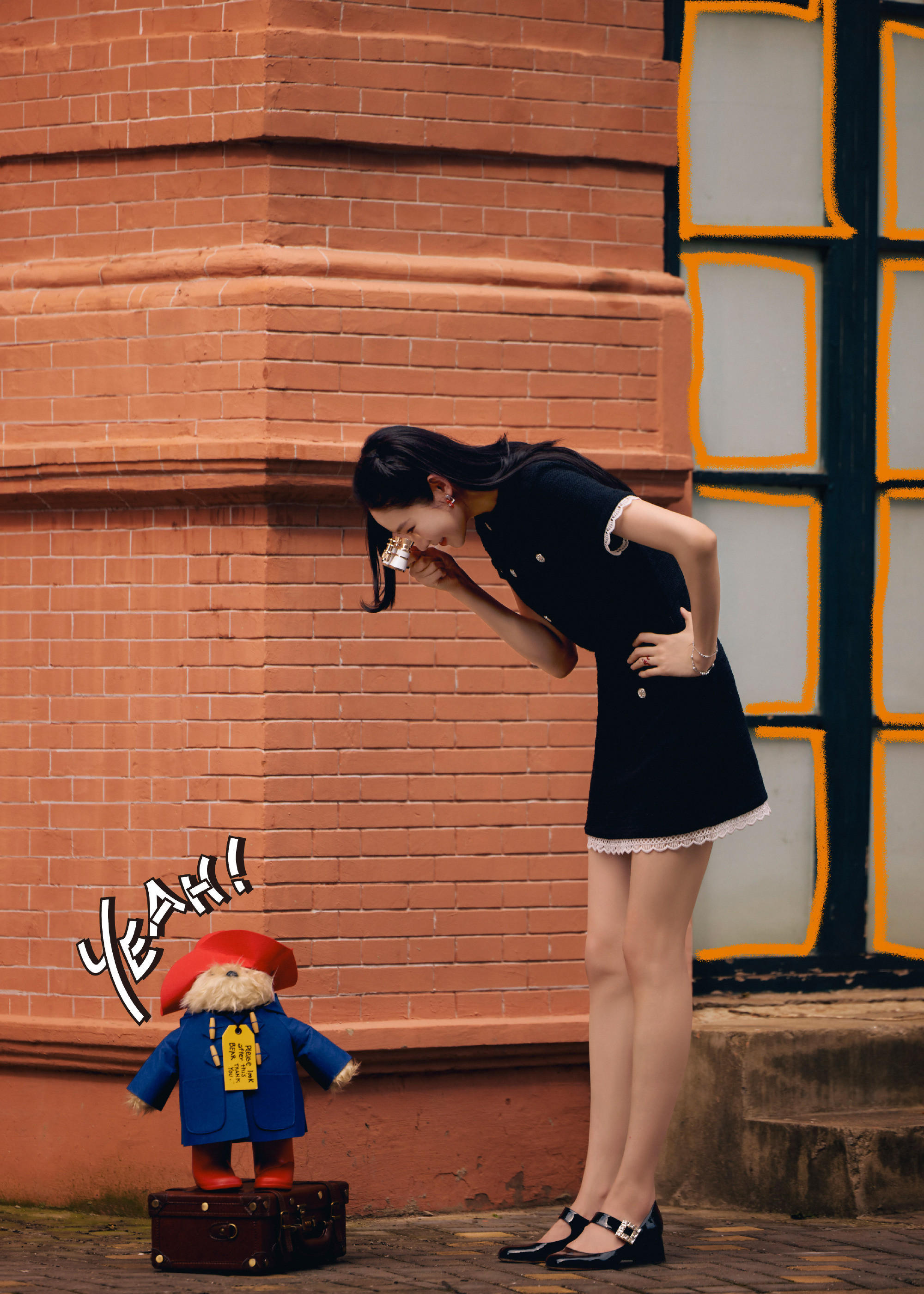 张艺凡，黑色小短裙穿搭，这犯规级别的大长腿啊。张艺凡